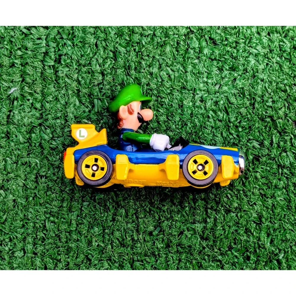 Hot Wheels 2018 Mario Kart Nintendo Mattel Mach 8 Luigi Diecast Race Car Toy EUC